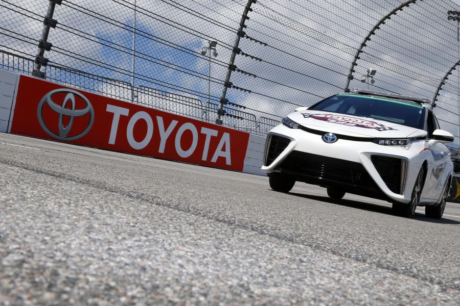  Toyota Mirai NASCAR Sprint Cup Safety Car 2015 года  (фото 4 из 4)